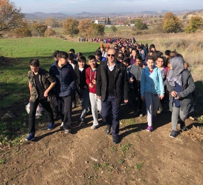 Öğrencilerden ’Toprağa ve Doğaya saygı’ yürüyüşü