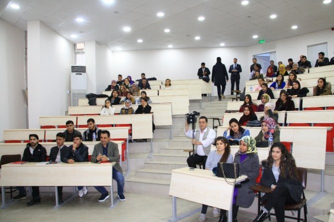 Rektör Gül öğrencilerle bir araya geldi