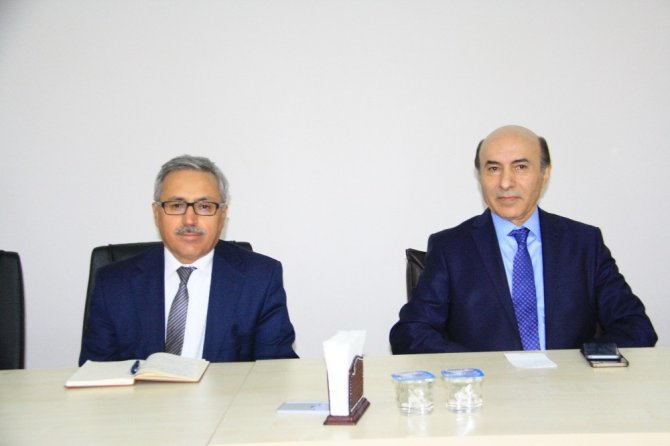 Rektör Gül öğrencilerle bir araya geldi