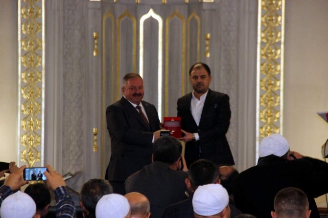 Kayseri ve bölgenin en büyük camisi ibadete açıldı