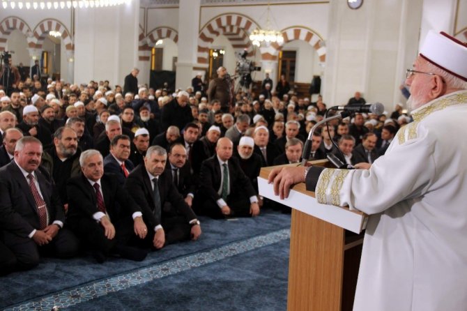 Kayseri ve bölgenin en büyük camisi ibadete açıldı