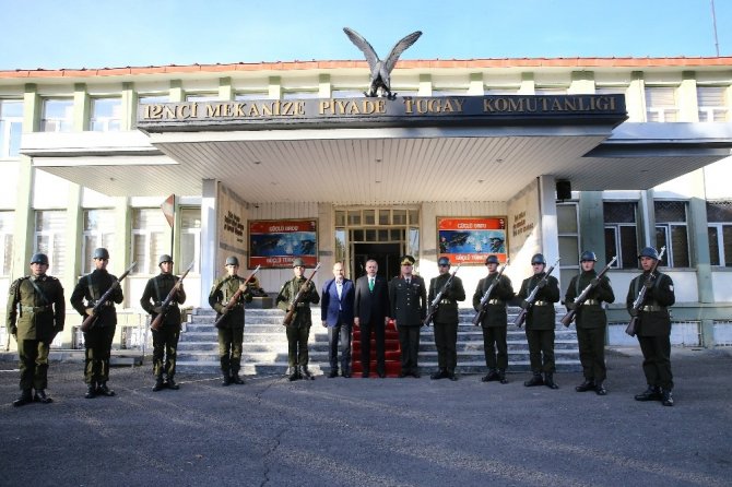 Cumhurbaşkanı Erdoğan’dan Tugay Komutanlığına ziyaret
