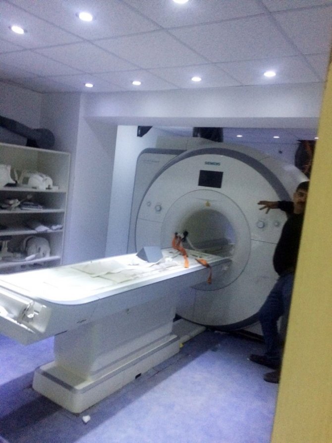 Metal eşyalar hem cihaza, hem sonuçlara, hem de hastaya zarar verebiliyor