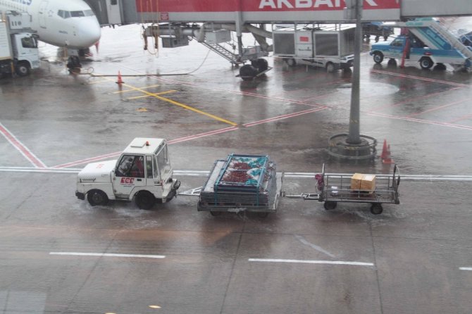 Uçak trafiğine CB bulutu engeli