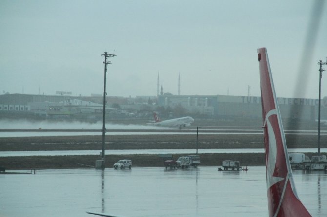 Uçak trafiğine CB bulutu engeli