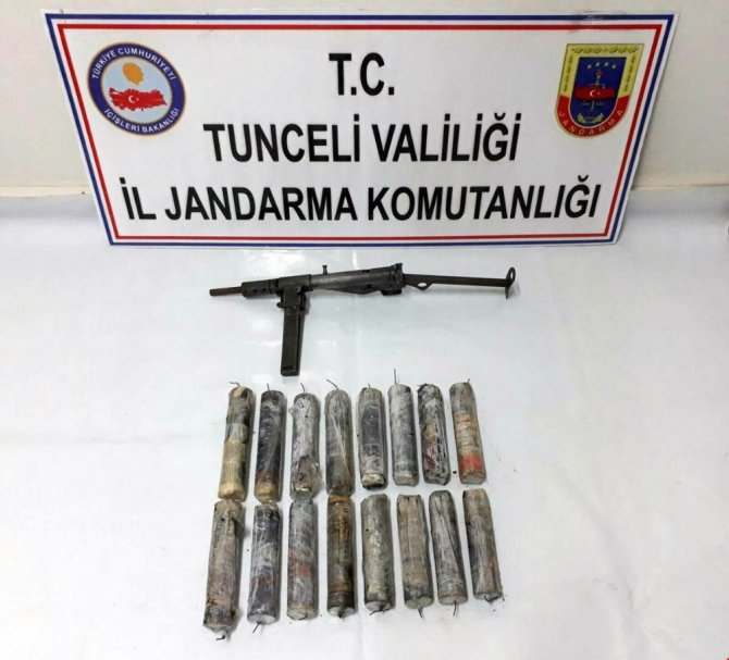 Tunceli’de sığınakta patlayıcı ve makinalı tüfek ele geçirildi