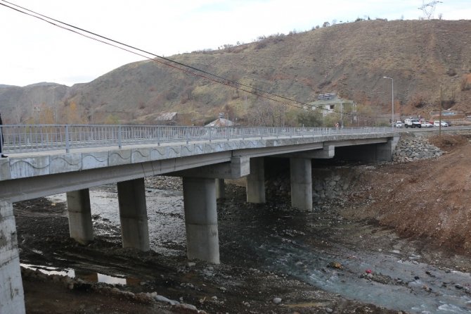 Bingöl’de selden yıkılan köprü trafiğe açıldı
