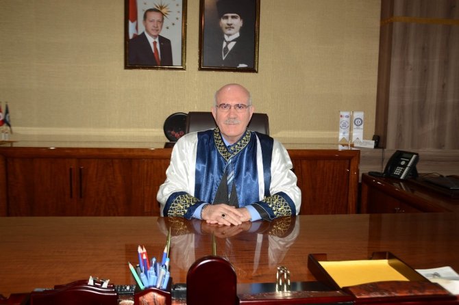 Uşak Üniversitesi’nde Prof. Dr. Ekrem Savaş dönemi başladı