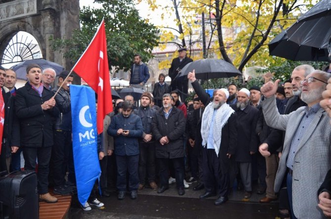Trabzon’da yağmur altında "Kudüs" Protestosu