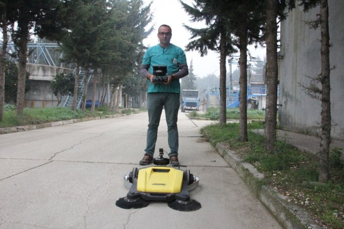 Engelliler için uzaktan kumandalı temizlik robotu