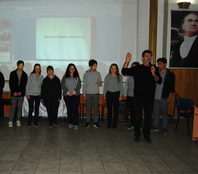 Ünlü oyuncu İğdigül, Bayramiç’te öğrencilere seminer verdi