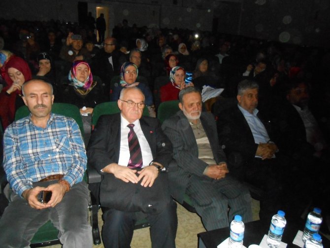 Eskişehir Hızırbey İmam Hatip Ortaokulu’da ’Mevlid-i Nebi’ programı yoğun ilgi gördü