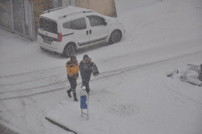 Kars’ta kar ve tipi hayatı olumsuz etkiledi