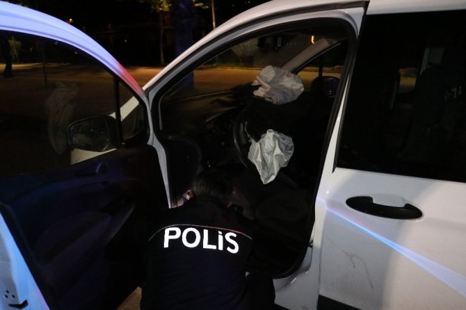 Adana’da park içerisinde kazalı ve kurşunlanmış araç bulundu