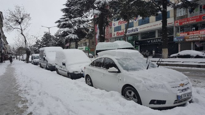 Tatvan’da kar yağışı