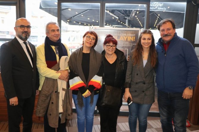 Aşkı Memduh tiyatro oyuncuları Nissara AVM’de söyleşiye katıldı