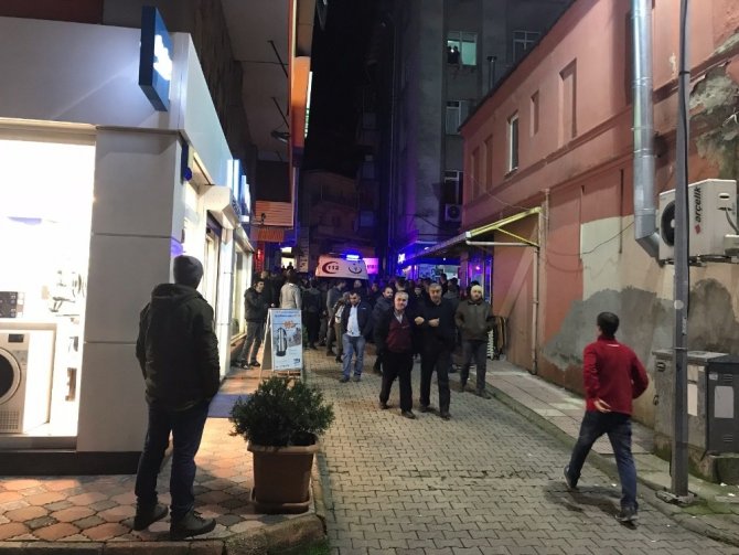 Alaplı’da 50 kişilik grup kahvehane bastı: 1 yaralı