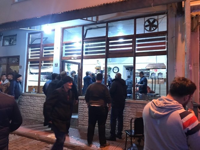Alaplı’da 50 kişilik grup kahvehane bastı: 1 yaralı