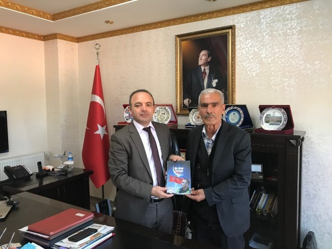 Burhaniye’de Şehit Babası Mehmet Zeki Sekin Kaymakam Öner’i ziyaret etti