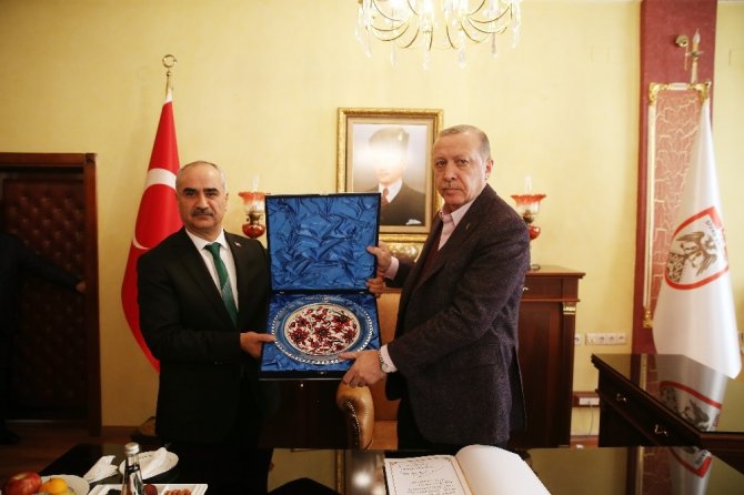 Cumhurbaşkanı Erdoğan minik adaşları ile görüştü