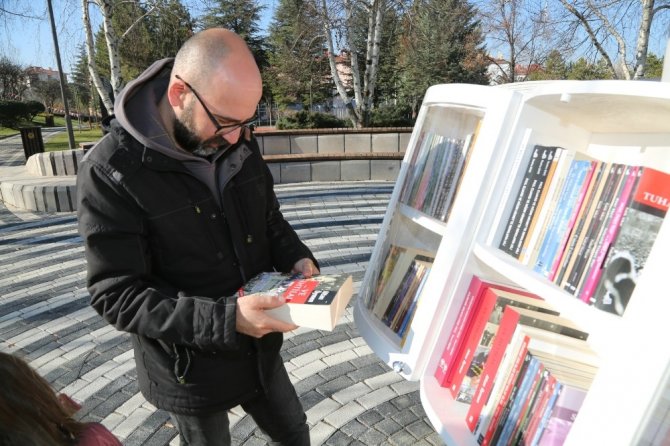 Odunpazarı Belediyesi’nden kitap kurtları için parklara açık hava kütüphanesi