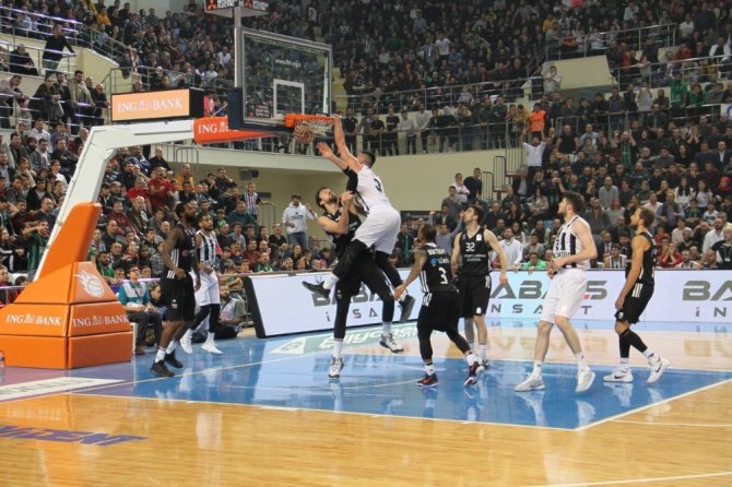 Büyükşehir Basket takımı Anadolu Efes’e konuk oluyor