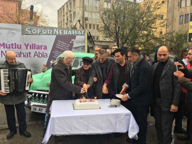 Fatma Girik’e, Şoför Nebahat’li yaş günü