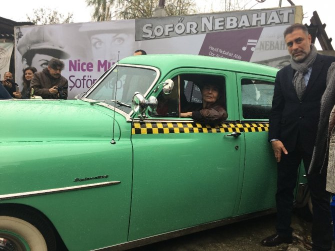 Fatma Girik’e, Şoför Nebahat’li yaş günü