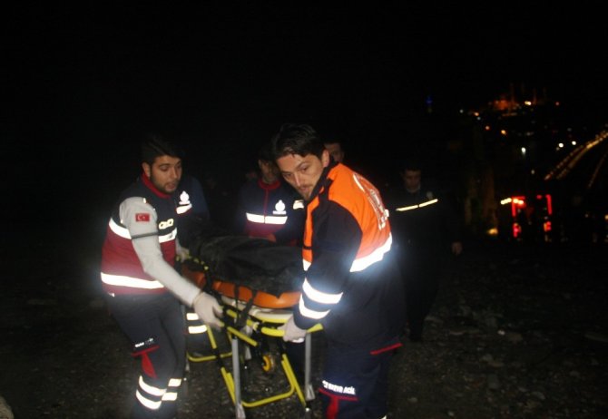 Beyoğlu’nda metruk bina çöktü: 1 ölü