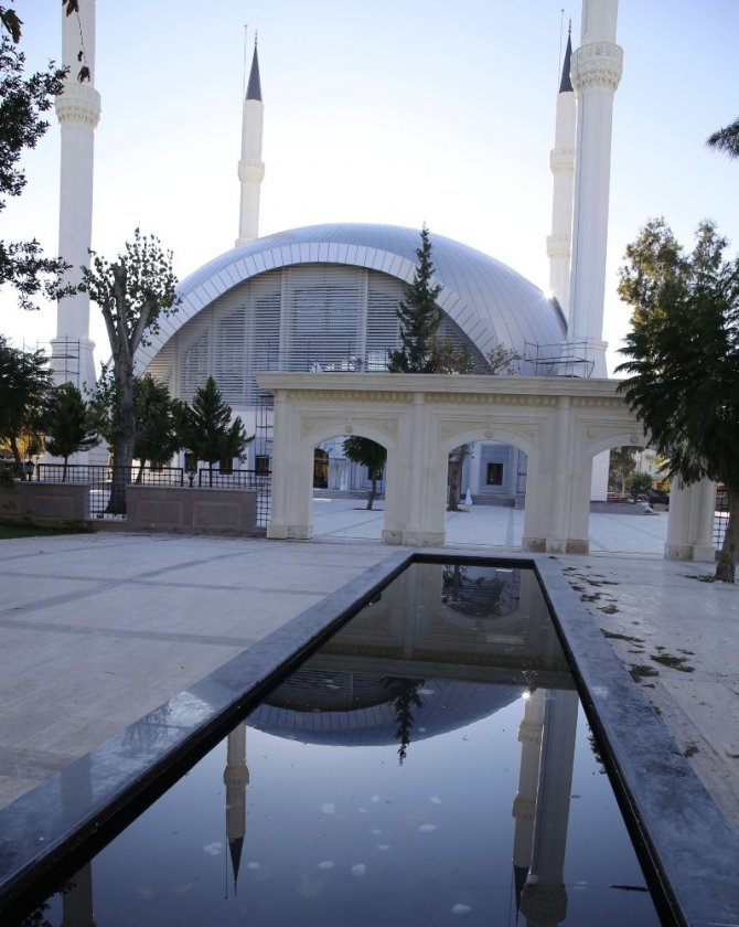 Selçuklu ve Osmanlı motifli cami