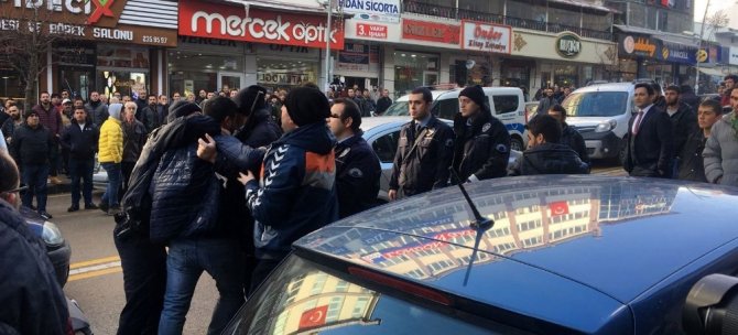 Erzurum’da iki grubun kavgası trafiği kilitledi