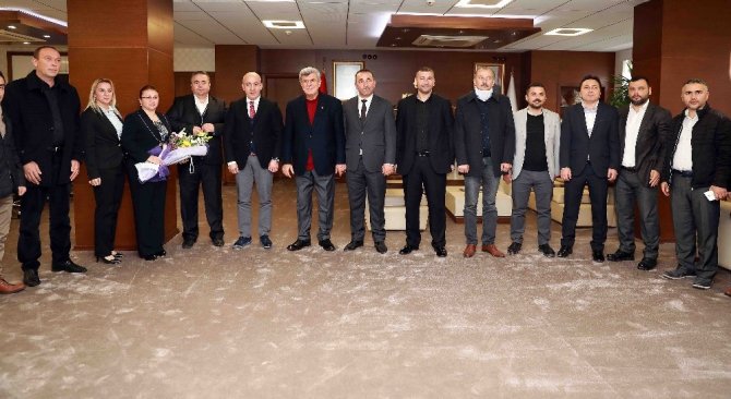 Başkan Karaosmanoğlu, "Gençliğini ihmal edenlerin geleceği olmaz"