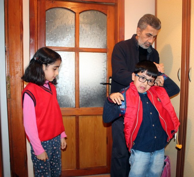 10 yaşındaki Mehmet, ikiziyle okula gitme mutluluğunu yaşadı
