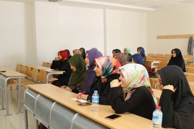 SAÜ’de “İslami ilimlerde arapçanın yeri ve önemi” konulu konferans düzenlendi