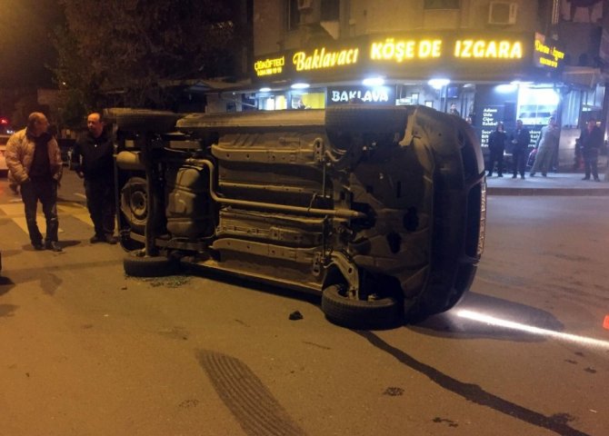 Sakarya’da ticari taksi ile ticari araç çarpıştı: 1 yaralı