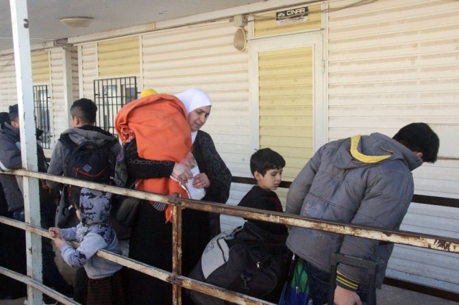 Suriyeliler bir daha dönmemek üzere ülkelerine gidiyor