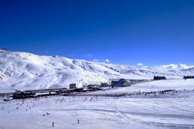 Erciyes Dağı hafta sonunda 25 bin kişiyi ağırladı