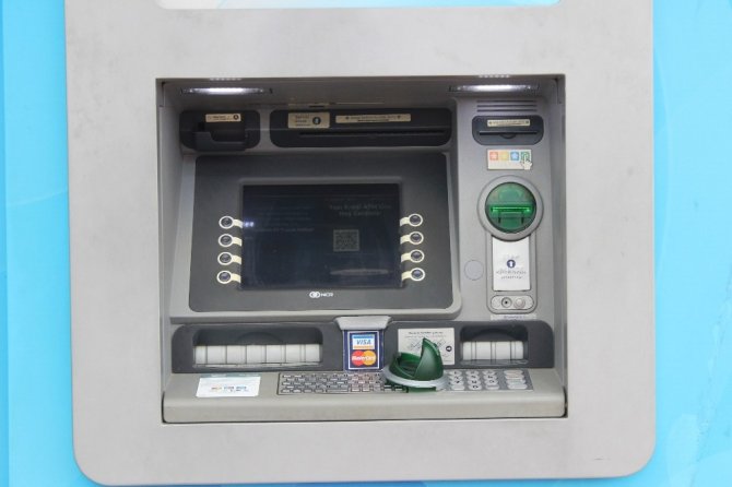 Bu düzenekle ATM’lerden 1 milyonluk vurgun yapan Romanyalı çete yakalandı