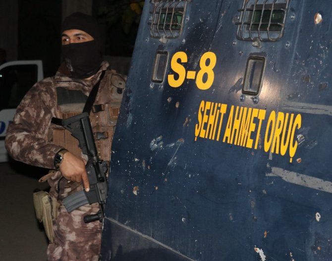 Adana’da torbacı operasyonu: 1’i kadın 13 gözaltı