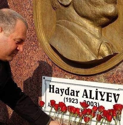 Asimder ve Azerbaycan heyeti Aliyev’i andı