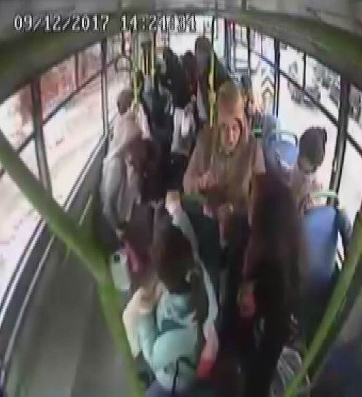 Otobüste fenalaşan yolcu, hastaneye böyle yetiştirildi