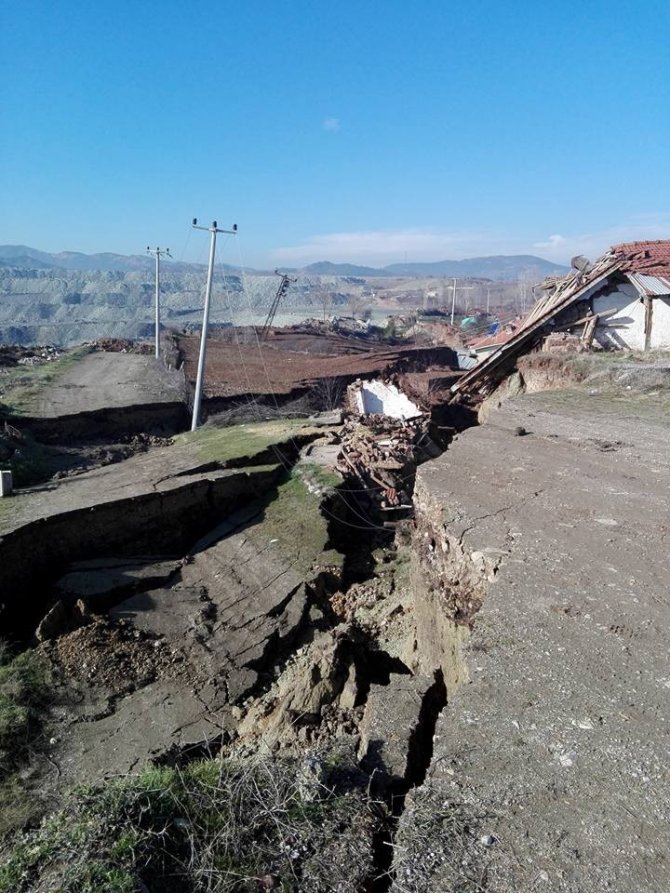 Bolu’da heyelandan zarar gören 5 ev boşaltıldı