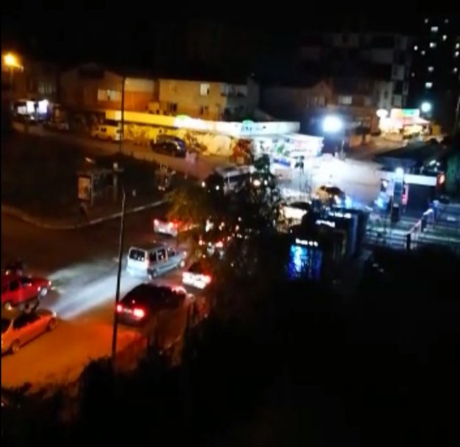 Trafik magandaları yolu kapattı vatandaşlar isyan etti