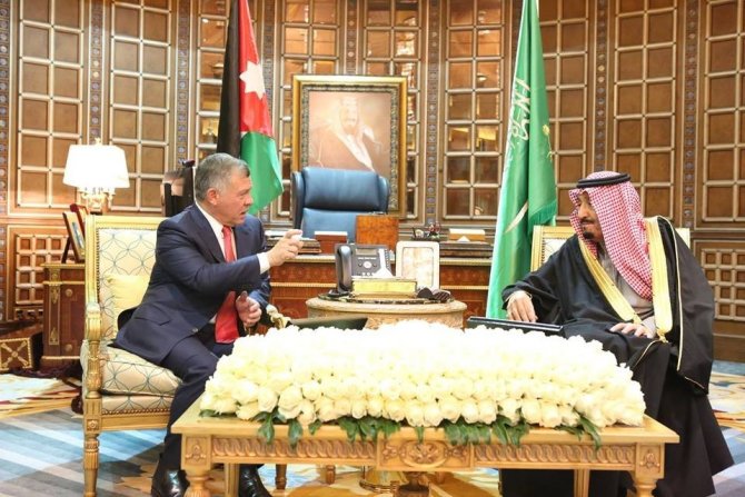 Ürdün Kralı II. Abdullah, Riyad’da Kral Salman Bin Abdulaziz ile bir araya geldi