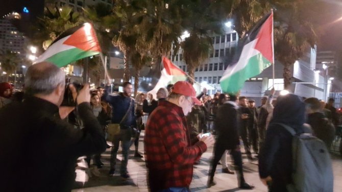 Tel Aviv’de ABD Büyükelçiliği önünde protesto