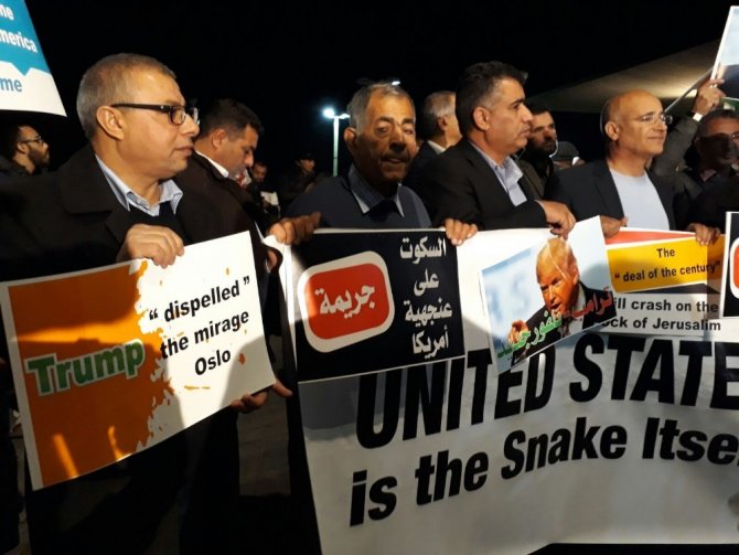 Tel Aviv’de ABD Büyükelçiliği önünde protesto