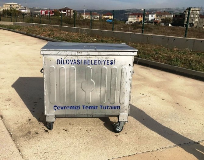 Dilovası’nda çöp konteynerleri yenileniyor