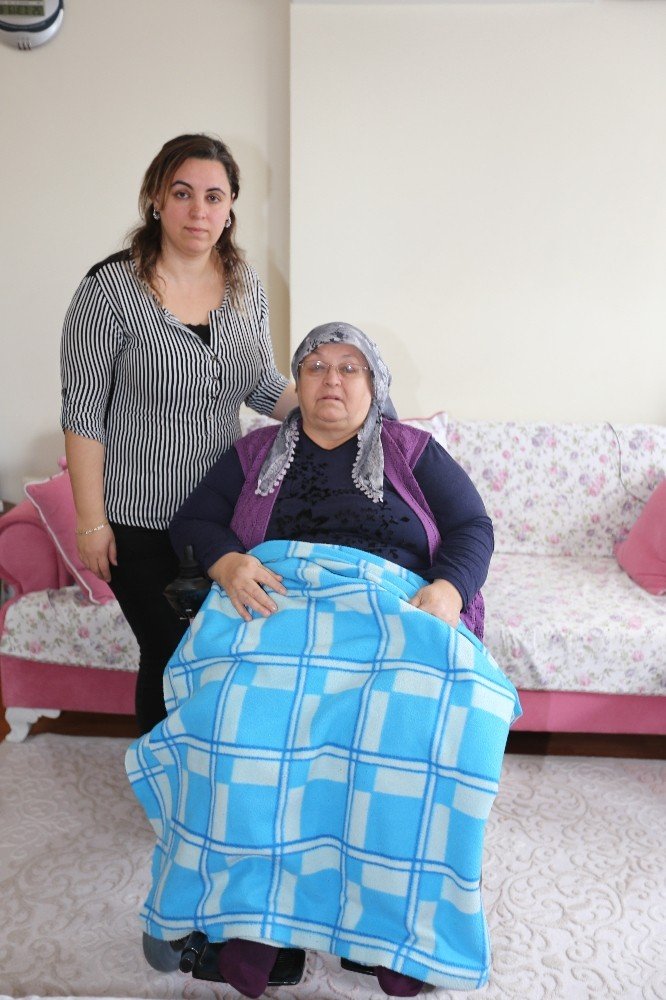 Efeler Belediyesi engelli vatandaşa akülü sandalye hediye etti