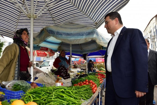 Kepez Belediye Başkanı Tütüncü, pazar esnafıyla buluştu