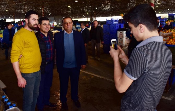 Kepez Belediye Başkanı Tütüncü, pazar esnafıyla buluştu